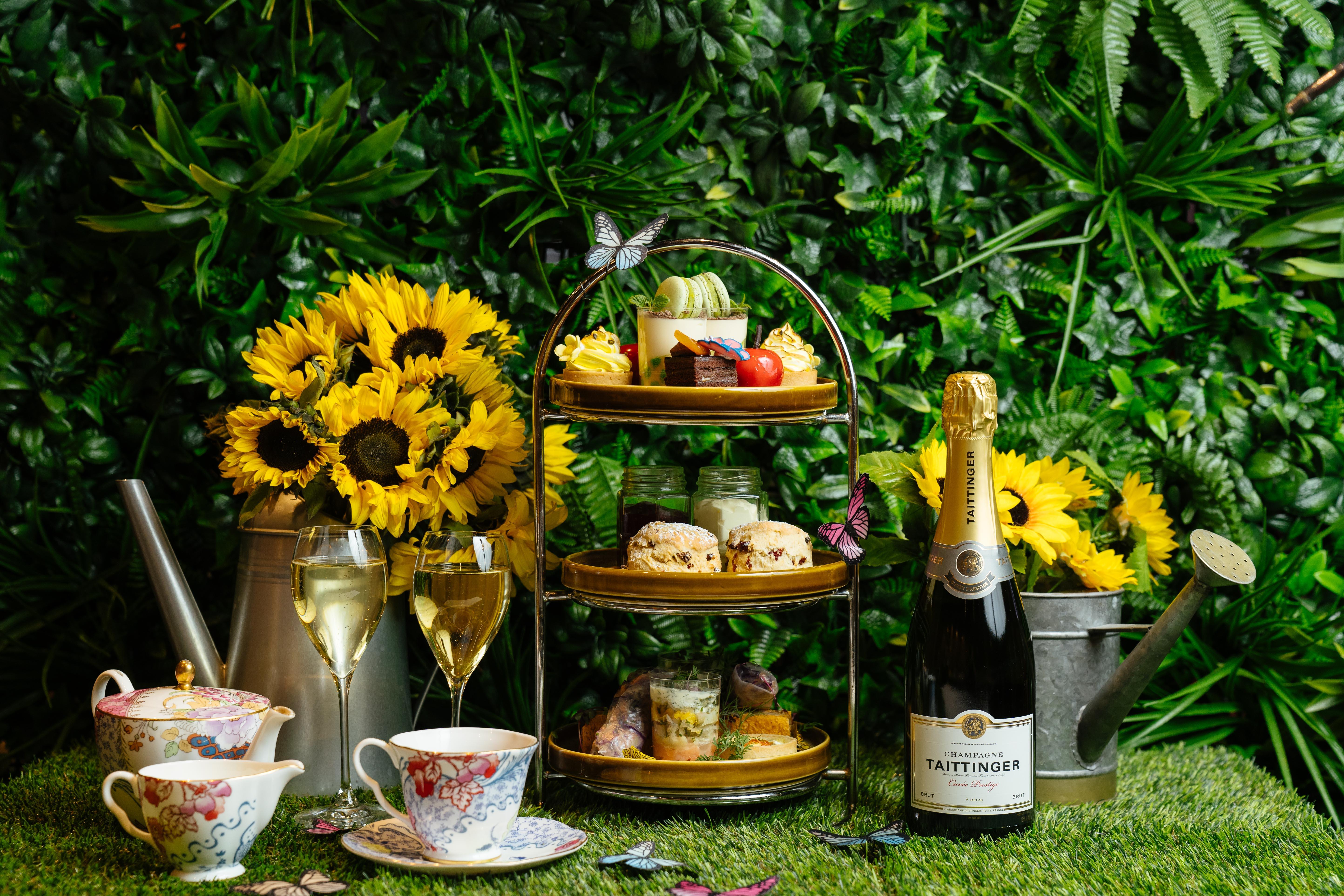 Pan Pacific Perth Exterior foto Afternoon tea at The Ivy, St John's Wood