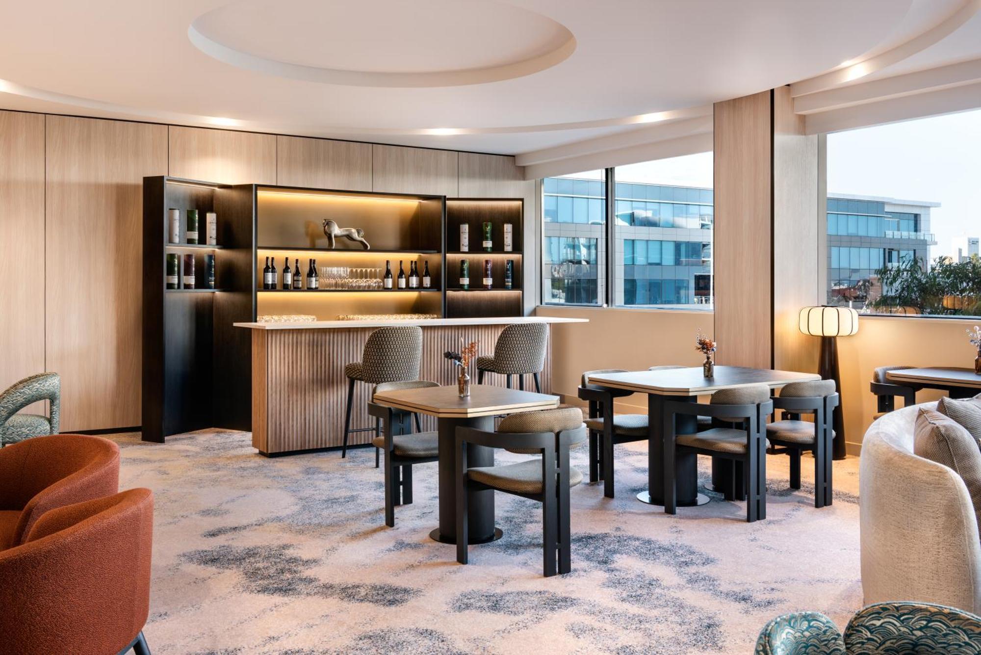 Pan Pacific Perth Exterior foto The Club lounge at London Heathrow Airport